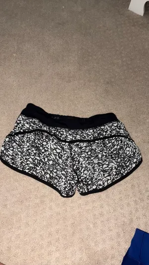 Lululemon Speed Up Shorts 2.5" thumbnail 3