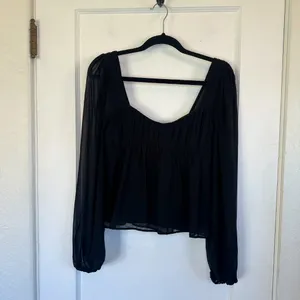 Abercrombie | Sheer‎ Puff Sleeve Sweetheart Neckline Long Sleeve Top in Black XS thumbnail 3
