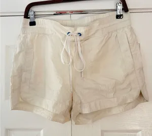 Vineyard Vines Women Cream Performance Athletic Shorts Medium Drawstring Pockets thumbnail 1