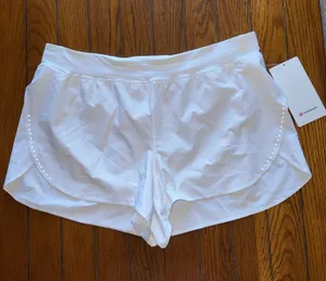 Lululemon Fast & Free Short High Rise 3” Split White Size XL/Size 12 NWT thumbnail 1