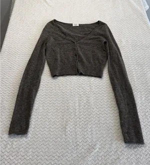 Wilfred Aritzia Womens XS Charcoal Grey Wool Cashmere Blend Cropped Cardigan thumbnail 1