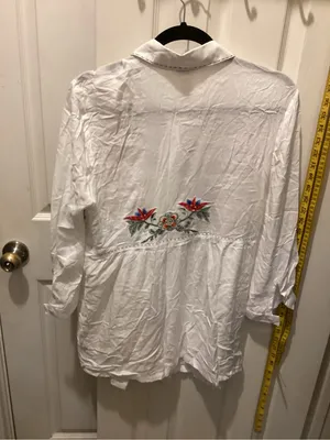 Embroidered White Button-Up Blouse with Floral Accents thumbnail 4