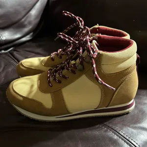 🏷️🏷️True craft hiking shoes women’s 7.5 thumbnail 1