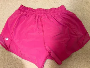 Lululemon Shorts Hotty Hot 2.5" Pink Sonic thumbnail 3