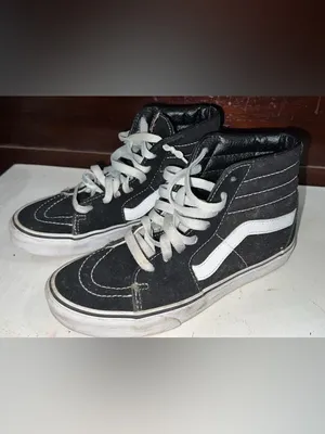 Vans Black & White Sk8-Hi Classic High-Top Sneakers thumbnail 2