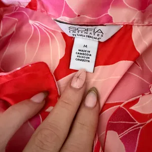 Sofia Vergara Pink and red floral pajamas thumbnail 3