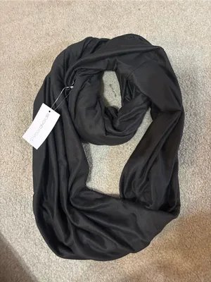Beyond yoga Black Infinity Scarf with pocket thumbnail 1
