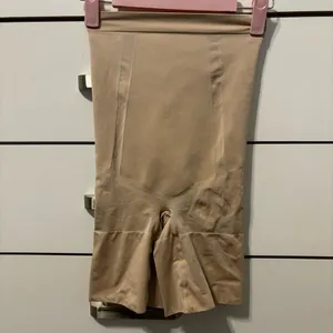Spanx OnCore High-Waisted Mid-Thigh Shaper thumbnail 2