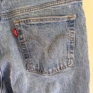 Levis 501 S High Rise Skinny Jeans Light Wash Raw Hem‎ Button Fly Denim 31x28 thumbnail 5