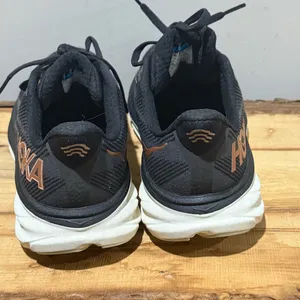Hoka Women’s Clifton 9‎ Sneaker in Black/Rose Gold Size 7.5 B20 thumbnail 7