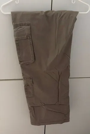 Hollister Brown cargo shorts with multiple pockets #cargo thumbnail 1