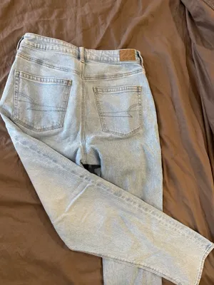 American Eagle Light Wash Mom Jeans Strigid thumbnail 2