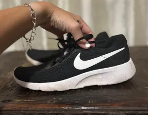 Sneakers thumbnail 1