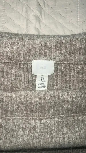 H&M Off The Shoulder Top thumbnail 2