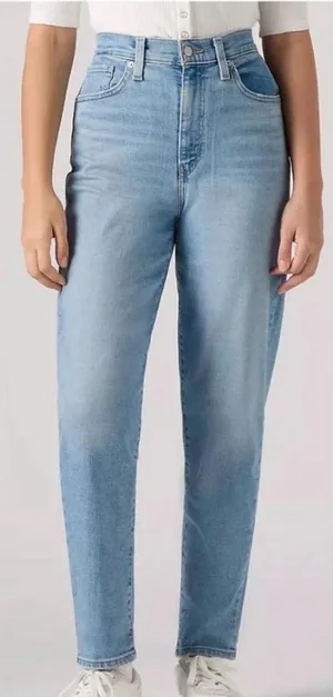 Levi’s High Waisted Tapered Leg Mom Jean 33 thumbnail 1