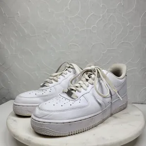 Nike Air Force 1 Low '07 Triple White CW2288-111 Men’s 9 Leather Sneakers thumbnail 3