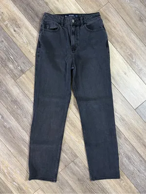 Hollister Ultra High-Rise 90s Straight Jeans In Washed Black thumbnail 4