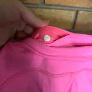 Lululemon Cropped Athletic Leggings Bright Bubblegum Pink Size 6 thumbnail 4