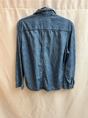 Calvin Klein Women’s M Blue Chambray Denim Button Down Shirt Body Fit thumbnail 2