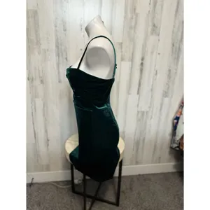 Trixxi Green Velvet Bodycon Dress Spaghetti Strap Mini Size M thumbnail 4