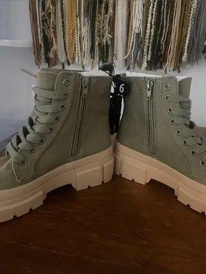 No Boundaries Olive Green -tannish Lace-Up Platform Boots with Tan Sole new size 6 thumbnail 3