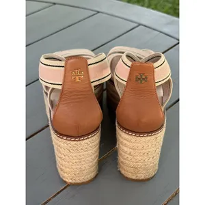 Tory Burch Pink Beige Striped Strappy Wedge Platform Slip-On Sandals Size 7M thumbnail 2