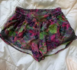 Lululemon Shorts Hotty Hot 2.5 thumbnail 1