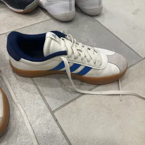 Adidas Women’s Blue Sneakers thumbnail 3