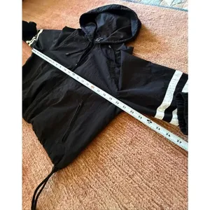 Forever 21 Black Cropped Hooded Windbreaker Jacket Size M thumbnail 5