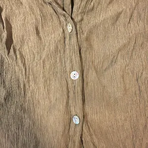 Zara Women’s XS Olive Brown Crinkle Button Front Blouse Roll Tab Sleeve Shirt thumbnail 5