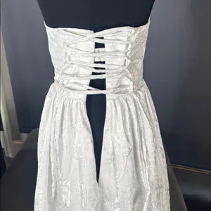 Women’s White Floral Strapless Prom Formal Dress Zip & Corset Back Size 2/4 NWOT thumbnail 8