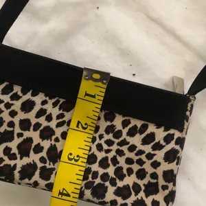 2000s Y2K Black brown tan leopard animal print shoulder hand bag purse thumbnail 4