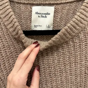 Abercrombie & Fitch Cable Knit Sweater thumbnail 2