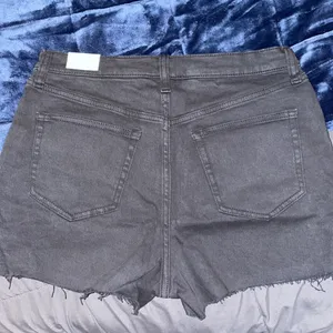 PINK by Victoria's Secret Women’s high waisted cut off shorts thumbnail 2