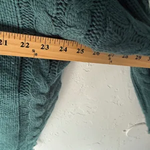 Entro Womens M Green Cable Knit V Neck Distressed Fringe‎ Sweater Boho Western thumbnail 5