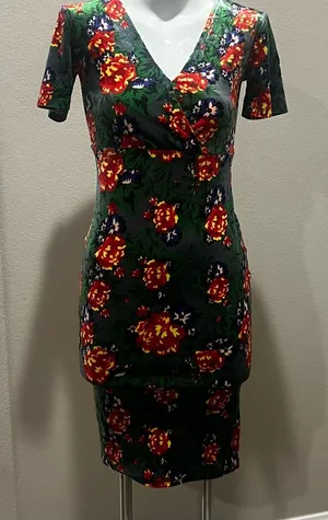 Zara green velvet short sleeve floral dress thumbnail 1