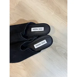 Steve Madden Deco Mules Black 8 Women Block Heel Suede Open Toe DECO01S1 thumbnail 2