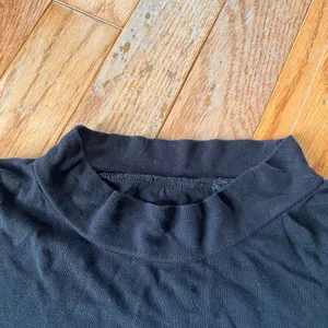 black mock neck long sleeve top Size M thumbnail 6