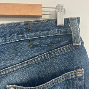 Levi’s Studded 501 Distressed Jean Shorts Sz 33 thumbnail 4