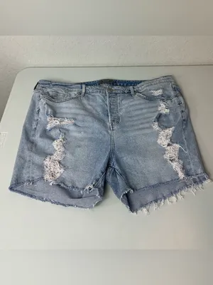 Torrid Women’s Plus 5 Inch Classic Denim HighRise Shorts Medium Wash Size 20 thumbnail 2