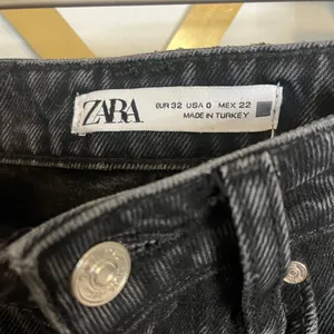 Zara High Rise Straight Leg Raw Hem Black Denim Jeans 0 thumbnail 4