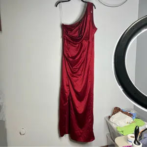 Lulus red satin one shoulder‎ dress side slit women's new with tags thumbnail 2