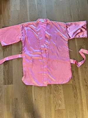 Jayre Hot Pink Satin Pinstripe Kimono Robe gently worn thumbnail 7