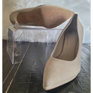 NEW Vince Camuto Puntolis Suede Leather Pumps Women's Size 9 thumbnail 1