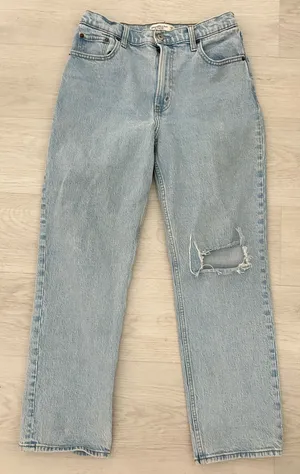 Abercrombie 90s Straight High-Rise thumbnail 1