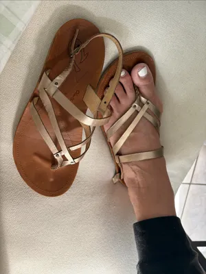 Olukai U’I KO’OWomen’s Metallic Strappy Toe-Loop Sandals - Rose Gold thumbnail 7