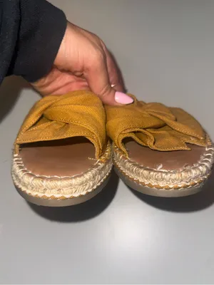 Universal Thread Women’s Mustard Knotted Espadrille Slide Sandals size 8 thumbnail 2