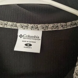Columbia Black Fleece Vest Women’s Small Zip Up Lightweight Outdoor Layering thumbnail 4