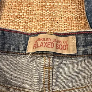 Wrangler Retro Y2K Relaxed Boot Cut Jeans Women’s Size 30 x 32 thumbnail 5