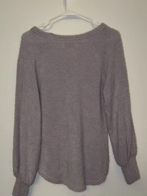 Hollister Lilac Purple Fuzzy V Neck Sweater Small Long Sleeve Balloon Cuffs thumbnail 2